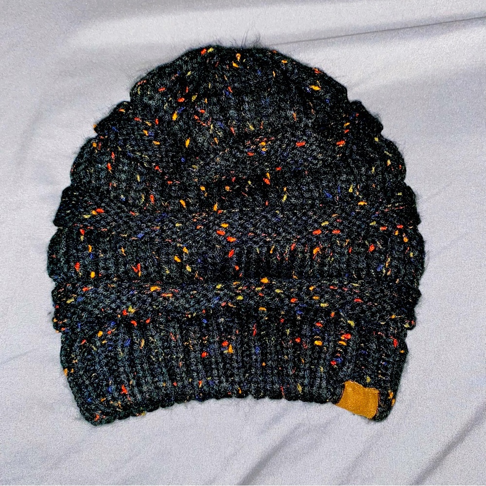 Women’s colorful speck black Beanie